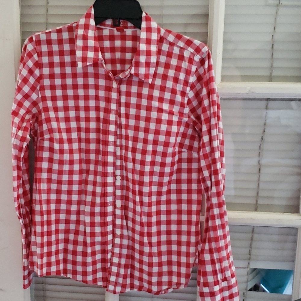 Red and white check looking 5 sleeve button up